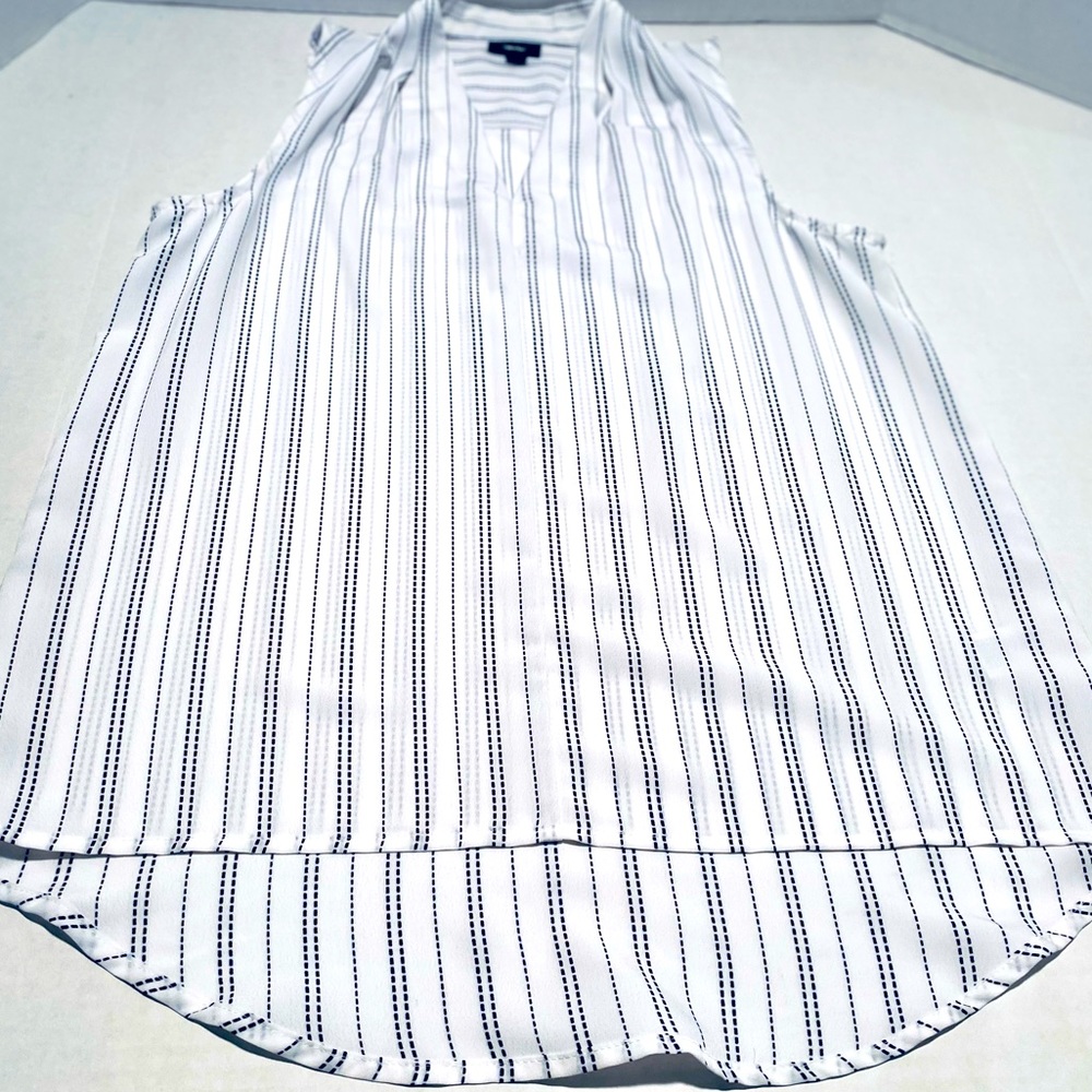 Women’s Mossimo Sleeveless Blouse Size Medium